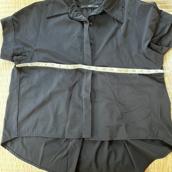 Tibi Minimalist Short Sleeve Button Down Cropped Shirt - Picture 4 of 8